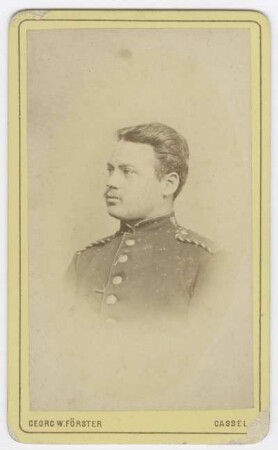 Portrait eines Mannes in Uniform