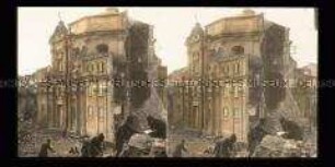 Soldaten an der beschädigten Kirche Anime del Purgatorio, Messina