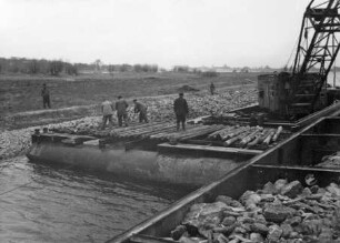 Bau der Wehranlage Geesthacht/Elbe