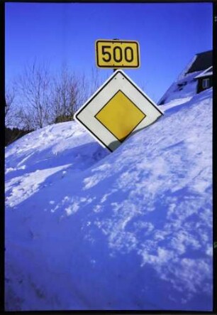 Thurner: Verkehrszeichen [B500] im Schneeberg