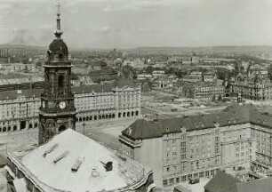 Dresden. Blick vom Rathausturm nach Nordwesten auf Kreuzkirche und Altmarkt