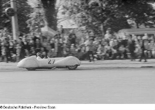 Arthur Rosenhammer in einem EMW 1500ccm-Sportwagen beim 6. Leipziger Stadtparkrennen