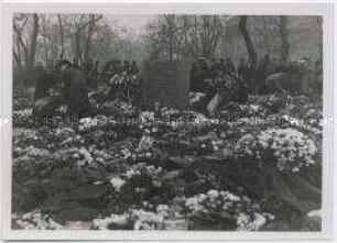 Kranzniederlegungen auf dem Friedhof der Märzgefallenen anlässlich des 100. Jahrestages der Revolution 1848