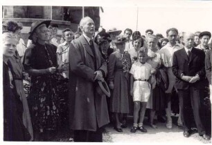 Heinrich Drake am Hermannsdenkmal. Hiddesen, 75. Jubiläum der Eiweihung des Hermannsdenkmal