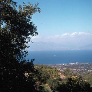Skala Oropú, Skala Oropú am Sund des Golfes von Euboia
