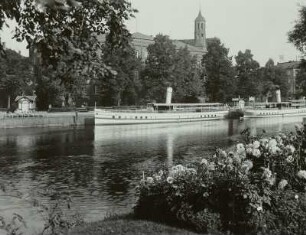 Brandenburg, Johanniskirche : Brandenburg an der Havel. Am Salzhof mit Turmspitze der Johanniskirche