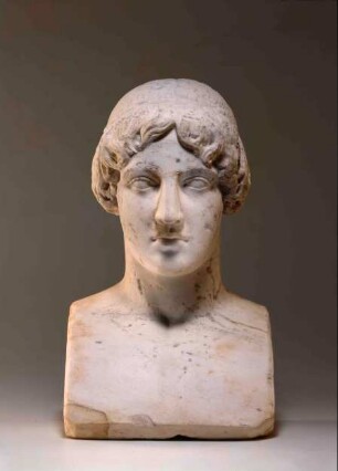 Hermenbüste: Jünglingskopf, sog. Omphalos-Apollon (röm. Kopie)