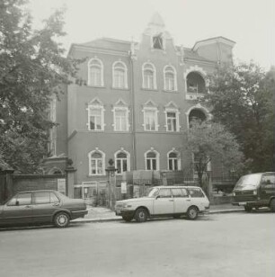 Dresden-Südvorstadt, Eisenstuckstraße 44. Wohnhaus (1897; W. Seifert). Straßenansicht mit Haupteingang