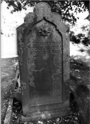 Grabstein 194 (Index: 100087420) Maße HxBxT: 130x60x11 cm: Grabstein 194
