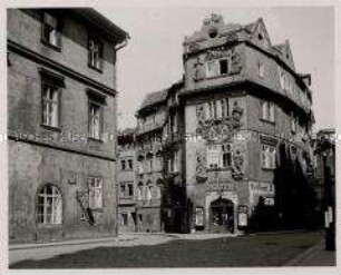 Das hunderttürmige Prag, Karlsgasse, Haus "Goldener Brunnen"