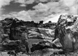 Tuff-Gestein : Blick auf Tuff-Gestein zwischen Totora und Curahuara de Carangas.