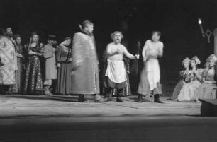 Szenenbilder aus "Die Brautschau" von J. S. Miljutin mit F. Kronström, M. Ladyka a. G., M. Dorka a. G., J. Siegl, J. Bergmann, A. Göse a. G., Metropol-Theater,