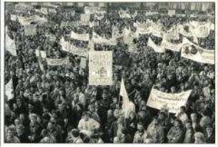 Teilnehmer der Demonstration am 4.11. 1989 am Palast der Republik