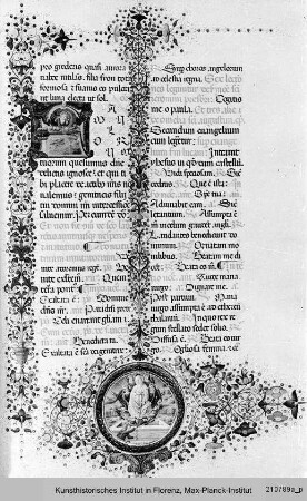 Breviarium Romanum, mit Kalendarium : Textseite mit im Bordürenstab eingeschlossenem Medaillon, darin die Himmelfahrt der Maria, sowie historisierte Initiale A, darin Gottvater mit Engeln