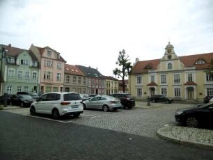 Eisenhüttenstadt (Fürstenberg): Markt mit Rathaus von Fürstenberg