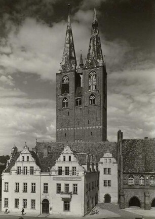 Stendal. Rathaus und Marienkirche, Möbius 1955