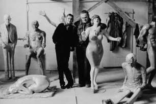 Die Bildhauer Thea Richter und Hartmut Bonk in ihrem Atelier