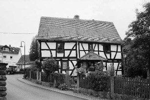 Wohnhaus; Wehrheim, Feldbergstraße 7