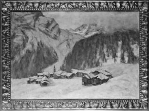 Gebirgsdorf im verschneiten Alpental