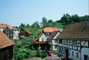 Blick vom Friedhof auf die Häuser des Ortes