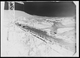 Staustufe Limbach. Transportbrücke und Baustelleneinrichtung vom Krafthaustrennpfeiler aus.