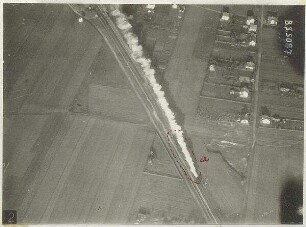 Personenzug aus Olching ausfahrend (mit Einzeichnungen) (500 m)