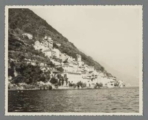 Fassaden am Uferberghang des Lago di Lugano