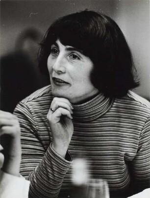 Renate Holland-Moritz in Pablo-Nerudo-Bibliothek Berlin