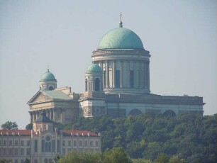 Esztergom - Die Basilika : Blick von der Donau auf die Basilika von Esztergom, aufgenommen am 13. Juni 2011