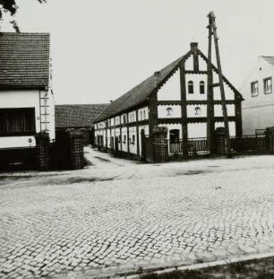 Tauer. Scheune : Tauer, Dorfstraße 29. Gehöft mit Scheune (um 1910). Straßenansicht