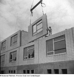 Bau - Plattenbauten (mit Gratulation für erste Mieter)