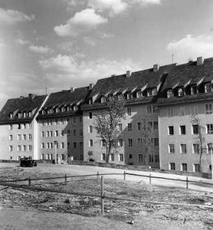 Nürnberg. Untere Söldnersgasse. Wohnblockzeile
