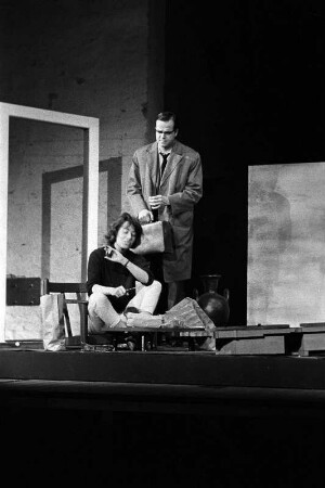 Szenenbilder aus "Noch zehn Minuten bis Buffalo" von Günter Grass und "Die große Wut des Philipp Hotz", Schwank von Max Frisch. Werkstatt Schillertheater Berlin, 1959