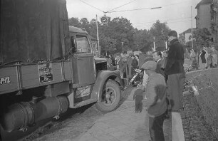 Beinahe-Zusammenstoß zwischen einem LKW und einem PKW am Karlstor.