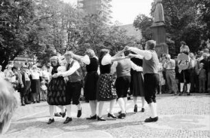 Freiburg: Rathausplatz; Tanz, Trachtengruppe aus dem Hotzenwald