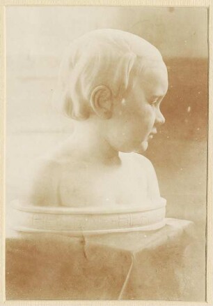 Kinderbüste Helene Biermann : Kinderbüste Helene Biermann (Originalfoto). Marmor (1914; M. Molitor). Dresden: SLUB Mscr.Dresd.App.2000,335