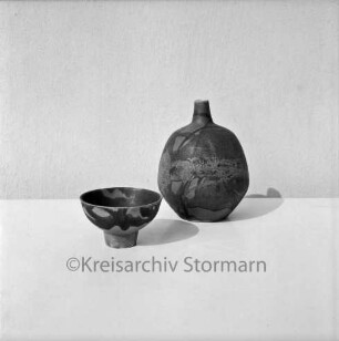 Juscha und Siegfried Schneider-Döring: Kunstkeramiker: Werke: Schale, Vase: vor weißem Hintergrund
