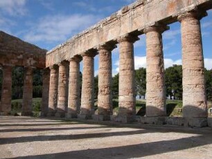 Insel Sizilien - Griechischer Tempel : Innenraum eines griechischen Tempels. Aufgenommen auf der Insel Sizilien 2005