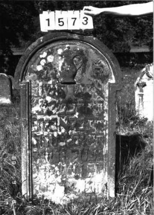 Grabstein 1573 (Index: 100097919) Maße HxBxT: 125x64x14 cm Symbolik: Levitenkanne: Grabstein 1573