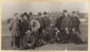 Eschefeld, Gruppenbild der Mitglieder der Ornithologischen Tagung bei einem Ausflug nach Eschefeld