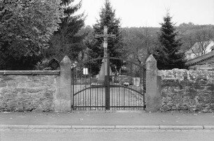 Sandsteinmauer (Friedhofseinfriedung); Biebergemünd, Spessartstraße