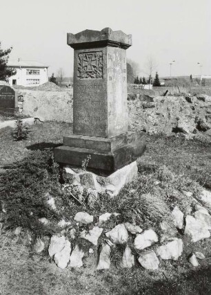 Denkmal für die Gefallenen des 1. Weltkrieges : Denkmal für die Gefallenen des 1. Weltkrieges. Sandstein (nach 1918). Dresden-Steinbach, Kirchhof
