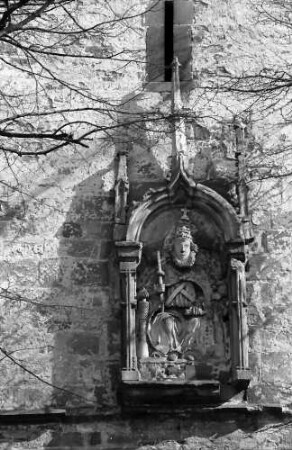 Endingen: Altes Relief an der Peterskirche "Petrus"