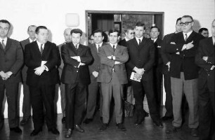 Freiburg: Weinbauinstitut; Begrüßung der Prämierungskommission mit Baron Neveu und Präsident Klaus