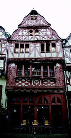 Limburg, Barfüßerstraße 12