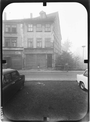 Erfurt-Altstadt, Lange Brücke. Wohnhaus mit Laden. Straßenfront