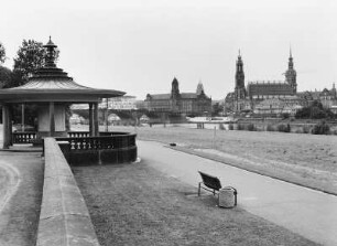Dresden-Neustadt. Blick vom Neustädter Elbufer zur Altstadt