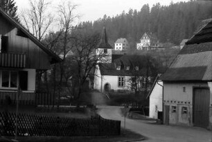 Betzweiler: Dorfstraße mit Kirche