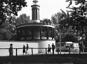 Berlin; Glienicke: Schloss Glienicke; Rondell im Park