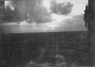Blick vom Schiff auf offene See
